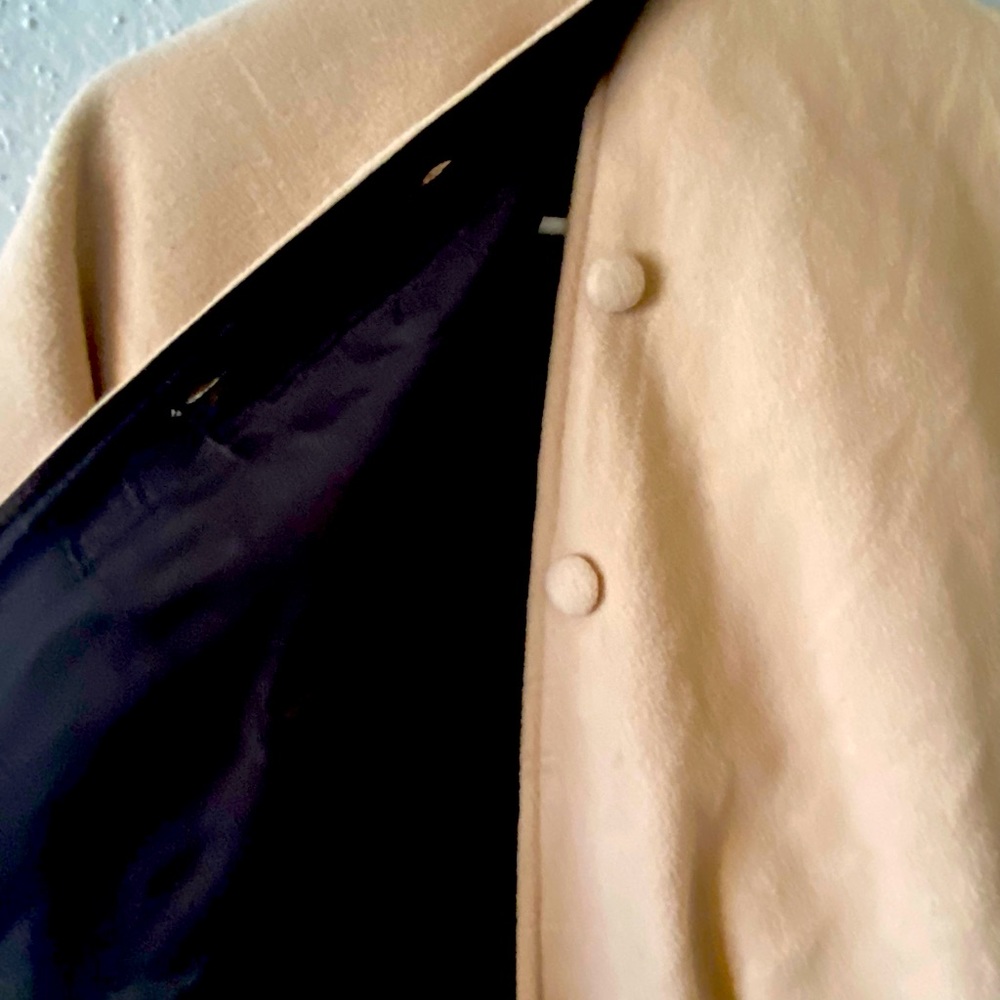 Plow and Hearth New Without Tags Tan/Navy reversible cape